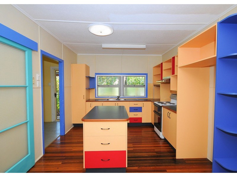 1 Helsham Street, Point Vernon QLD 4655