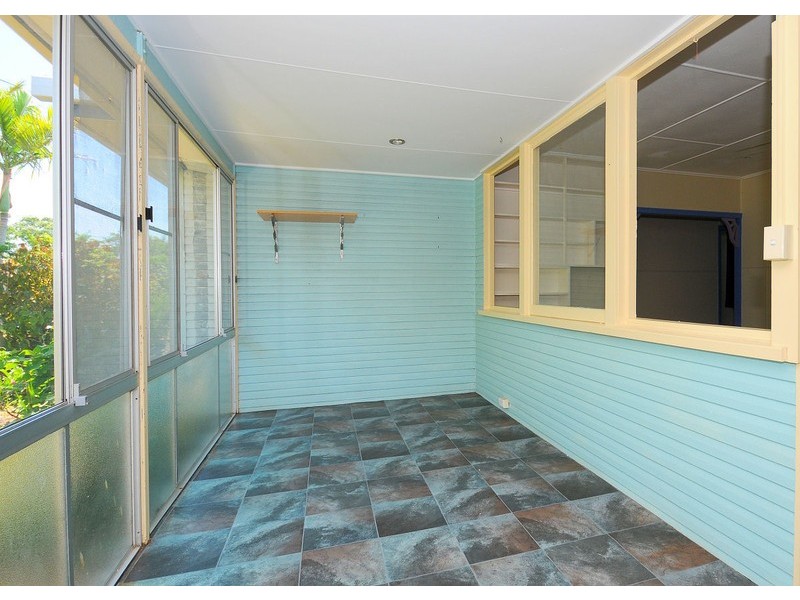 1 Helsham Street, Point Vernon QLD 4655