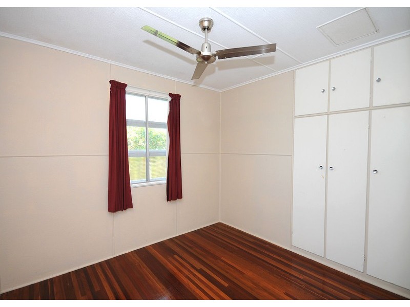 1 Helsham Street, Point Vernon QLD 4655