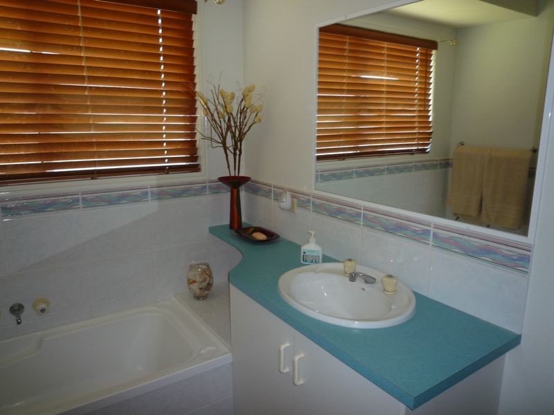 14 Oriole Crt, Eli Waters QLD 4655