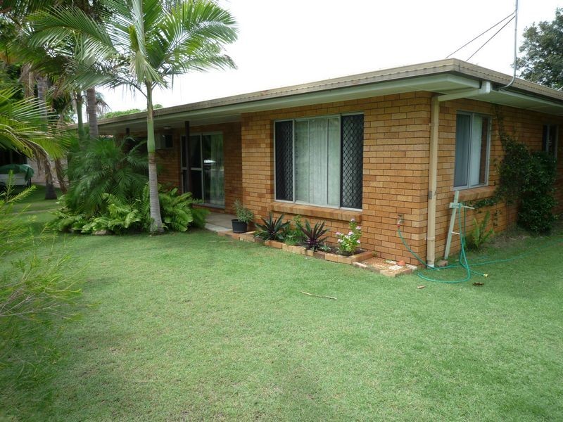 135 Cunningham Street, Urangan QLD 4655
