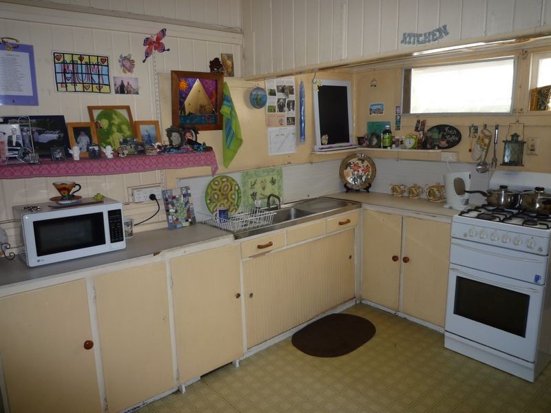 24 King Street, Urangan QLD 4655