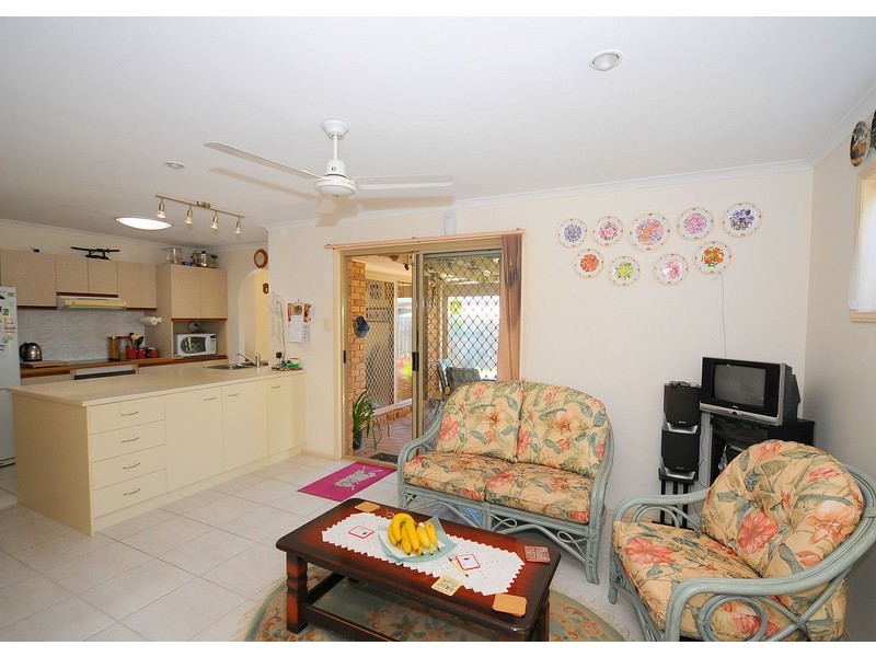 6 Aimee Drive, Urangan QLD 4655