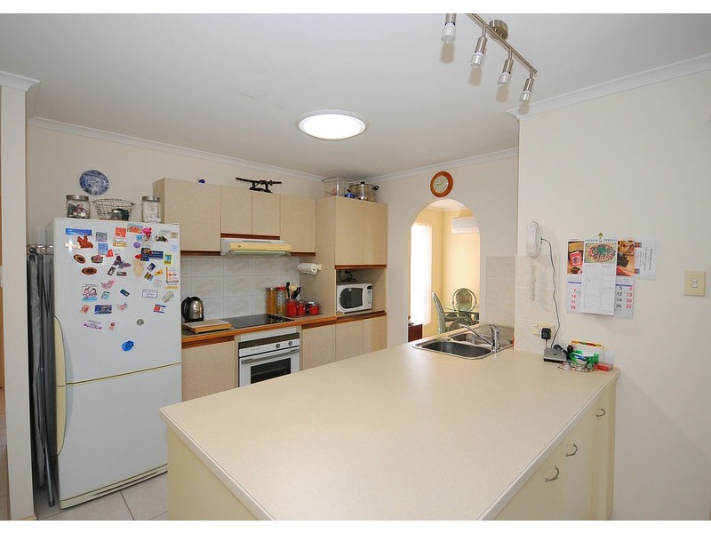 6 Aimee Drive, Urangan QLD 4655