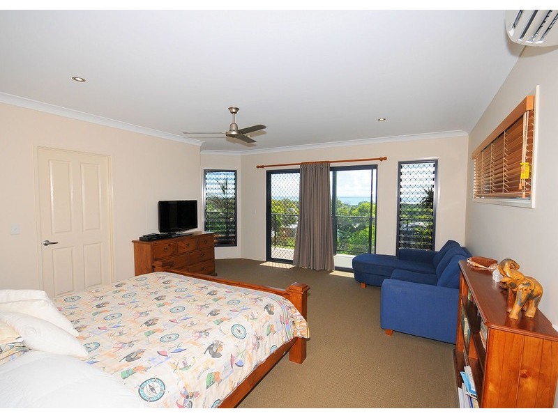 12  Blue Water Dve, Booral QLD 4655