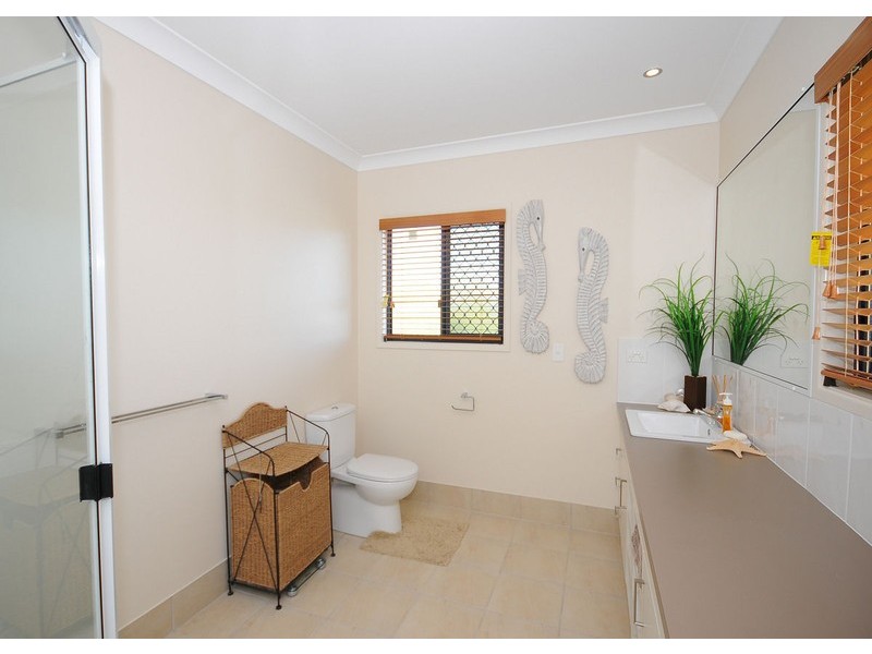 12  Blue Water Dve, Booral QLD 4655