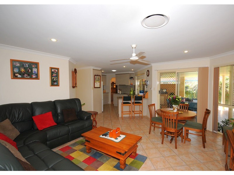 8  Delmo Court, Urraween QLD 4655