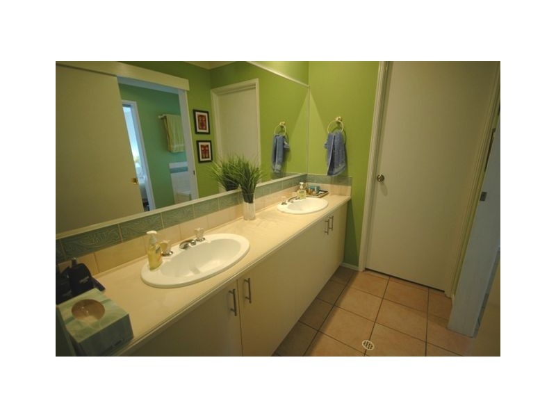 16 Rathdowne Ct, Urraween QLD 4655