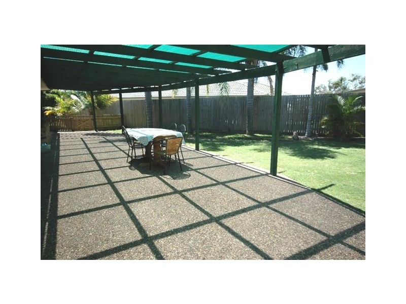 16 Rathdowne Ct, Urraween QLD 4655