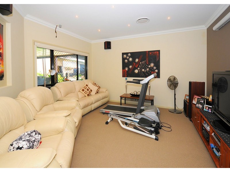 6 Gwen Crt, Urraween QLD 4655