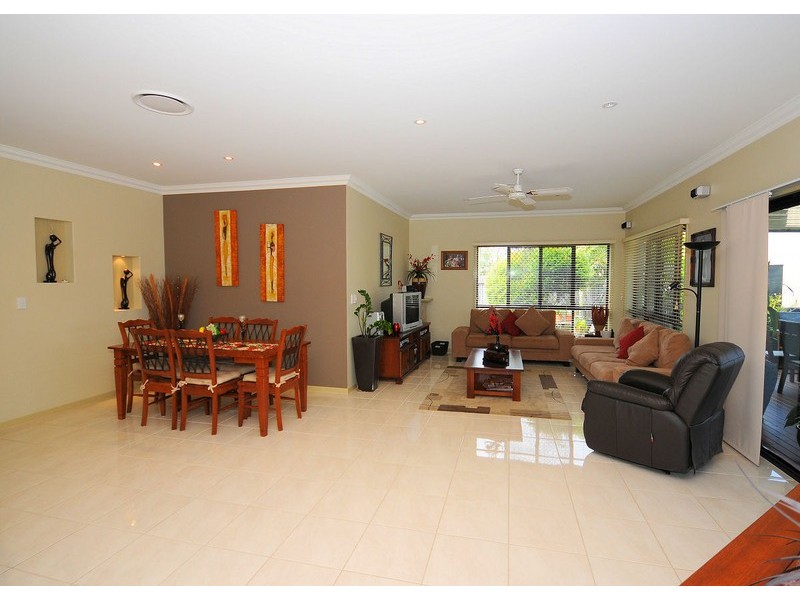 6 Gwen Crt, Urraween QLD 4655