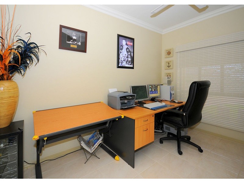 6 Gwen Crt, Urraween QLD 4655