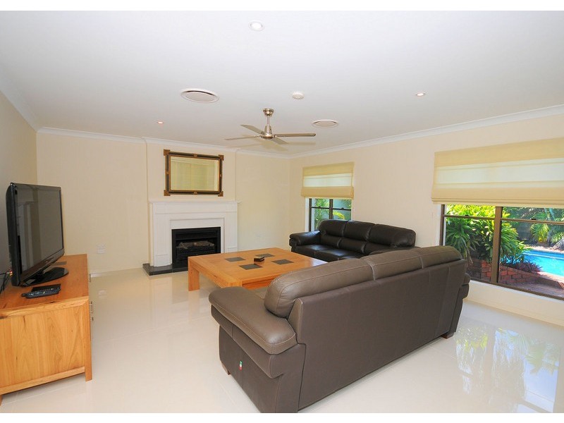 20 Stewart Street, Urangan QLD 4655