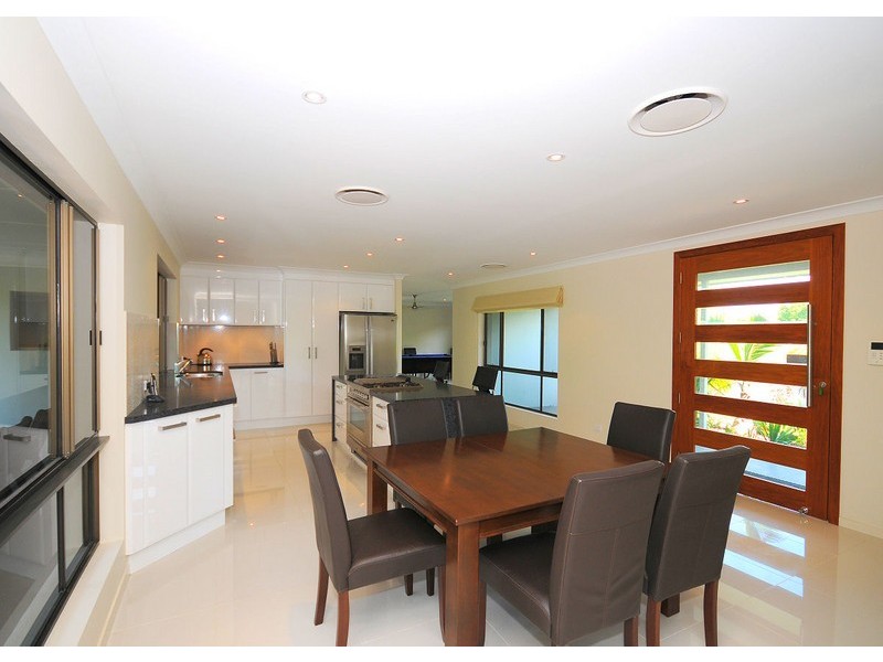 20 Stewart Street, Urangan QLD 4655