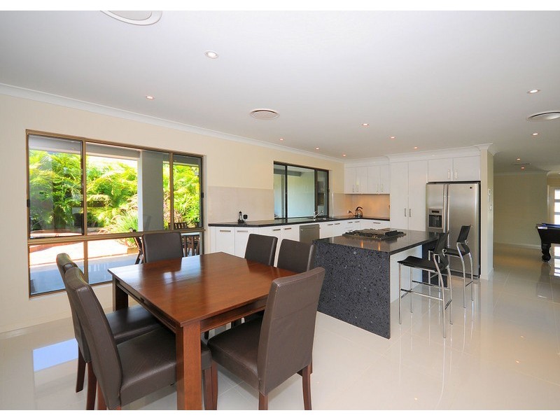 20 Stewart Street, Urangan QLD 4655