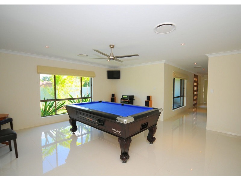 20 Stewart Street, Urangan QLD 4655