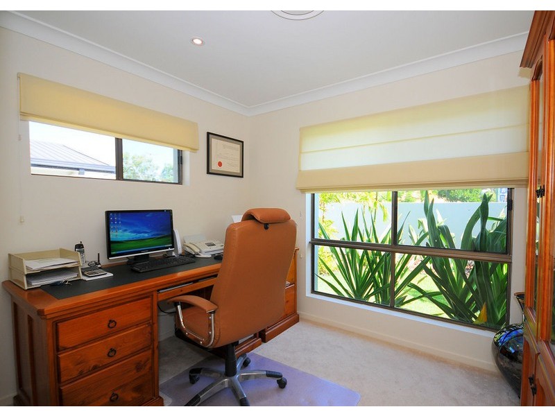 20 Stewart Street, Urangan QLD 4655