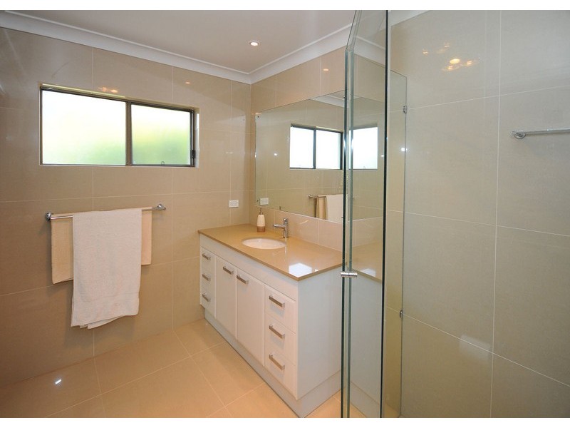 20 Stewart Street, Urangan QLD 4655