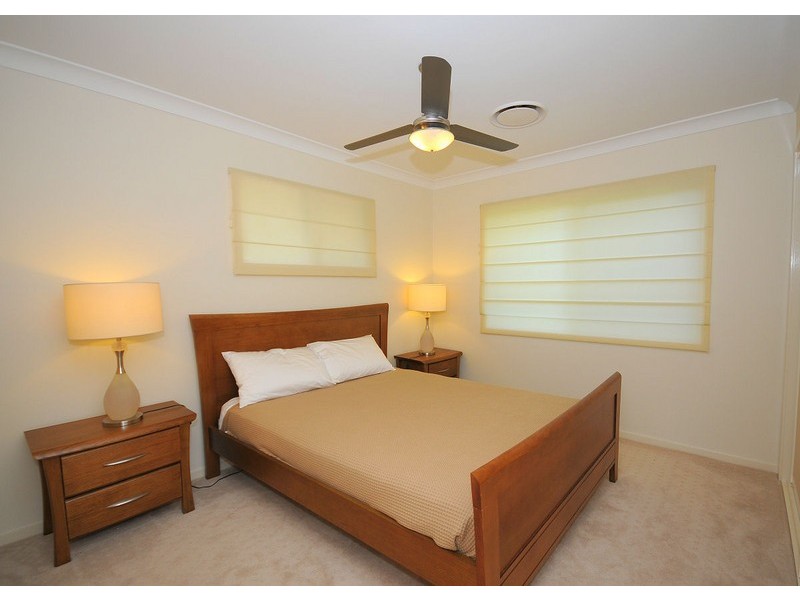 20 Stewart Street, Urangan QLD 4655