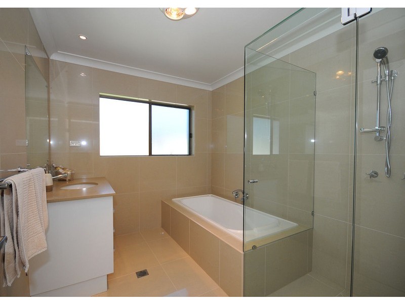 20 Stewart Street, Urangan QLD 4655