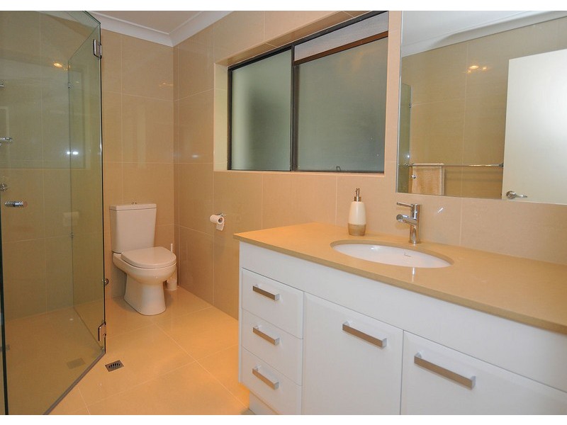 20 Stewart Street, Urangan QLD 4655