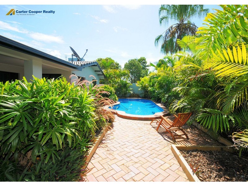 20 Stewart Street, Urangan QLD 4655