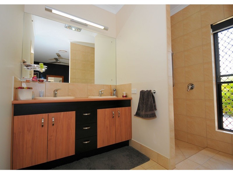 7 Amstal Ave, Wondunna QLD 4655