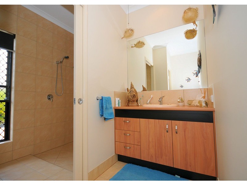 7 Amstal Ave, Wondunna QLD 4655