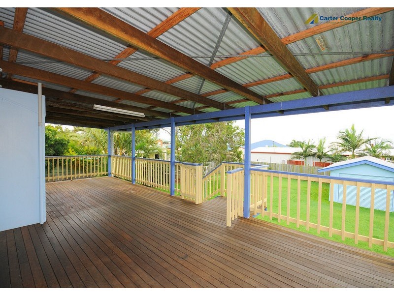 34 Edward St, Urangan QLD 4655