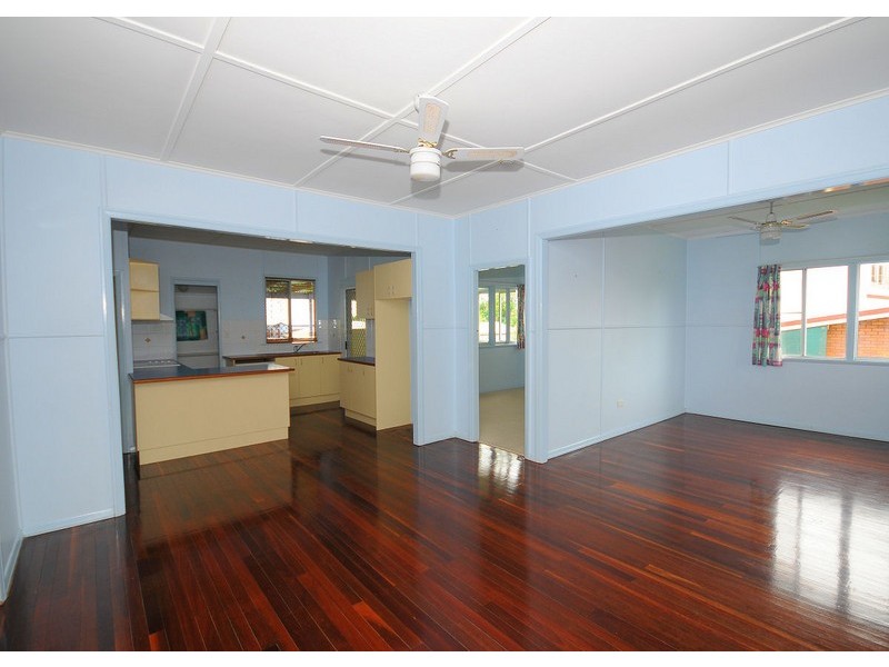 34 Edward St, Urangan QLD 4655
