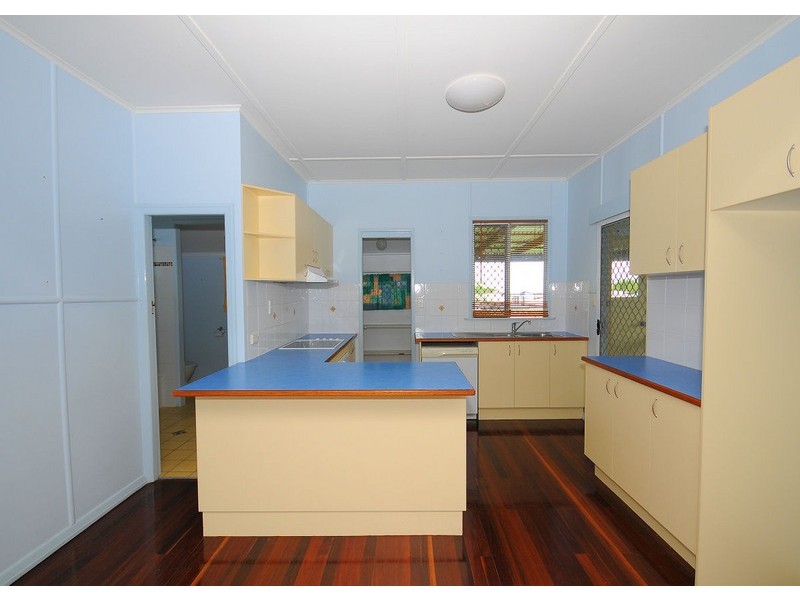 34 Edward St, Urangan QLD 4655