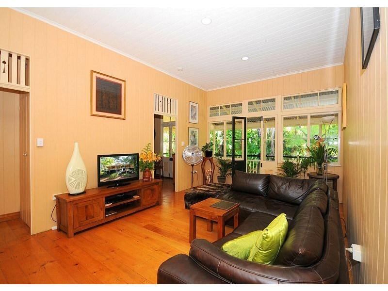 8 Ti Tree Rd West, Booral QLD 4655