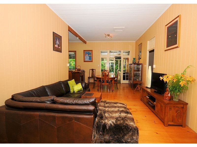 8 Ti Tree Rd West, Booral QLD 4655
