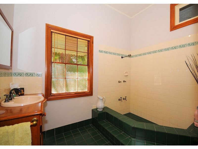 8 Ti Tree Rd West, Booral QLD 4655