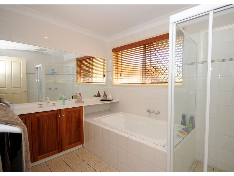 4 Caryota Crt, Dundowran Beach QLD 4655