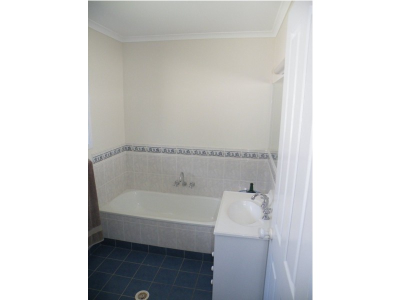 1 Lucyanne Court, Urangan QLD 4655