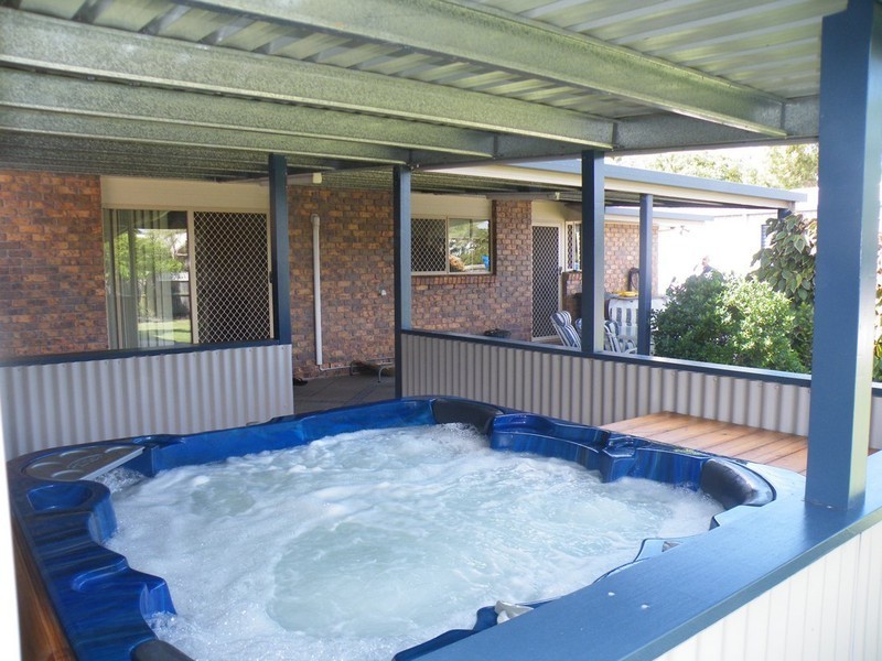 1 Lucyanne Court, Urangan QLD 4655