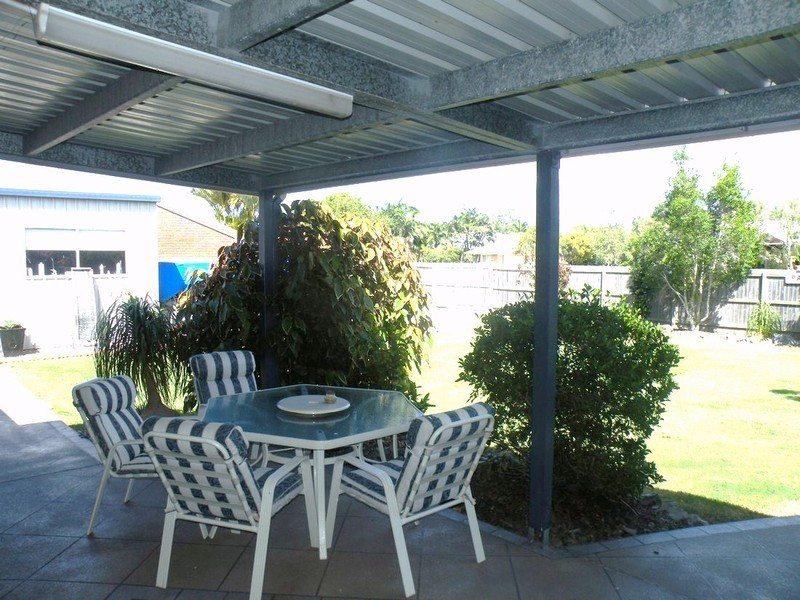 1 Lucyanne Court, Urangan QLD 4655