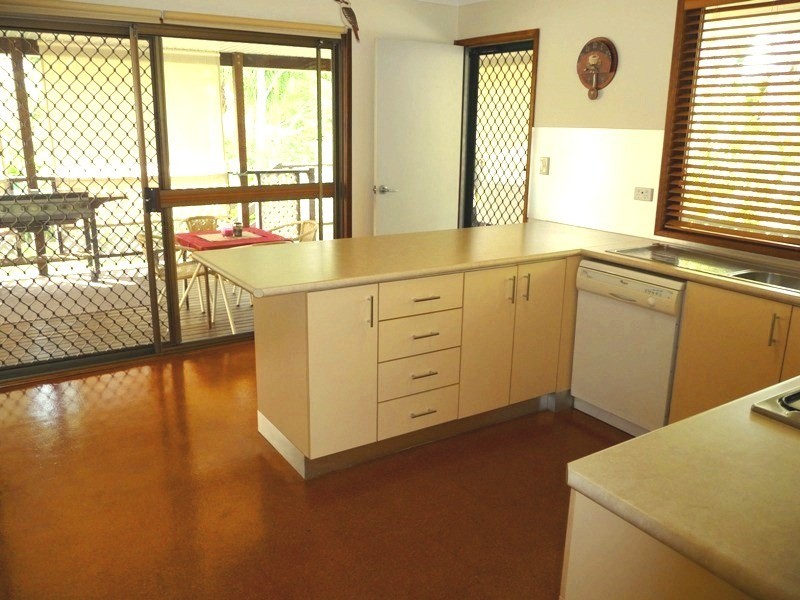 19 Banksia Street, Point Vernon QLD 4655