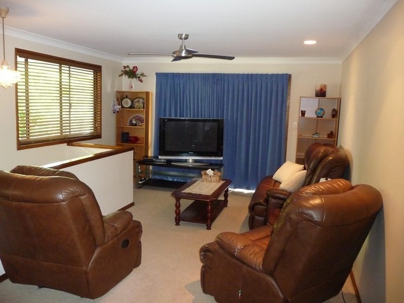 19 Banksia Street, Point Vernon QLD 4655