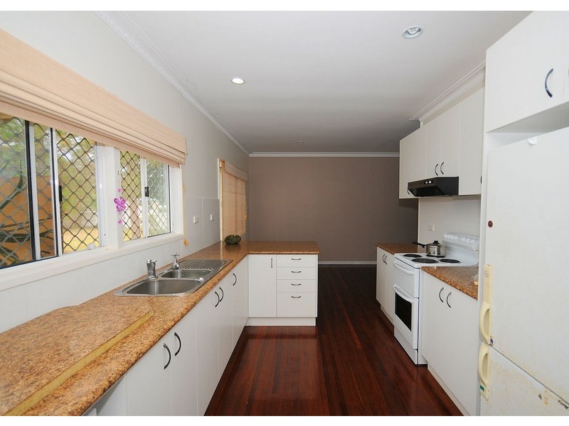 30-32 Cunningham Street, Torquay QLD 4655