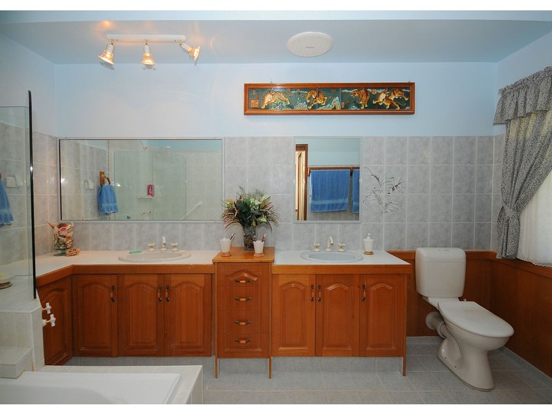 28 Wellington Crescent, Wondunna QLD 4655