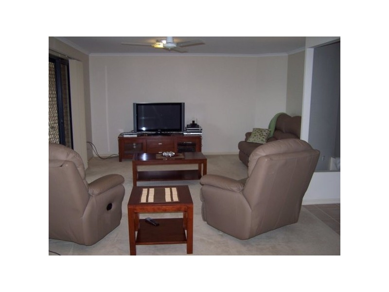 27 Yarrilee Cct, Urraween QLD 4655