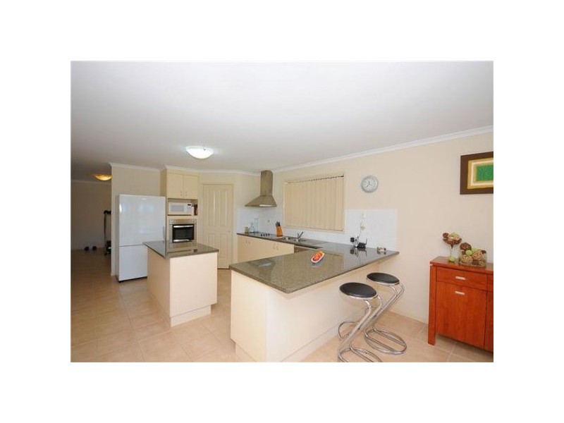 27 Yarrilee Cct, Urraween QLD 4655