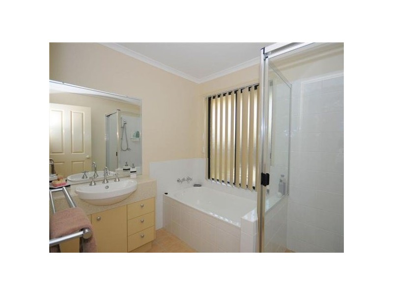 27 Yarrilee Cct, Urraween QLD 4655