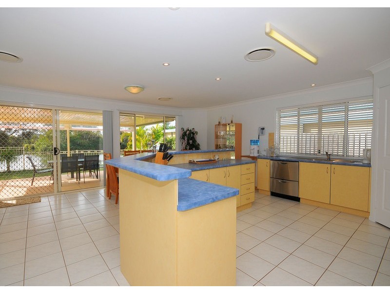 64 Alexander, Urangan QLD 4655