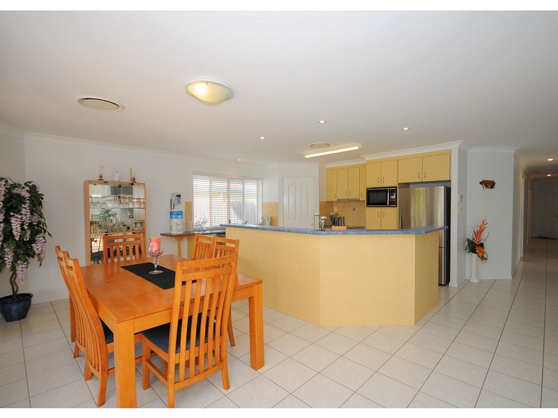 64 Alexander, Urangan QLD 4655
