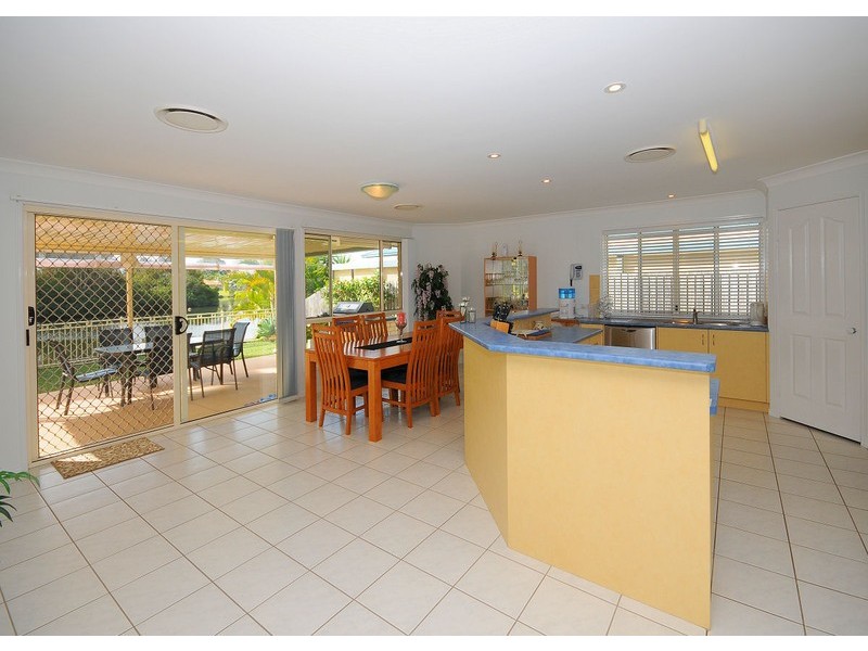 64 Alexander, Urangan QLD 4655