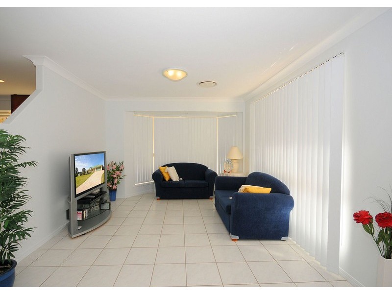 64 Alexander, Urangan QLD 4655