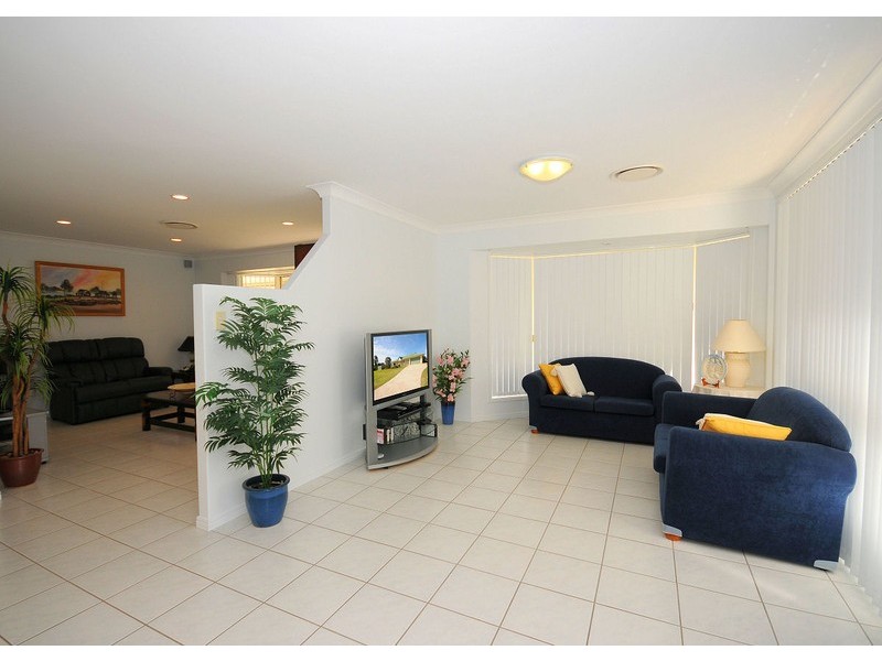 64 Alexander, Urangan QLD 4655